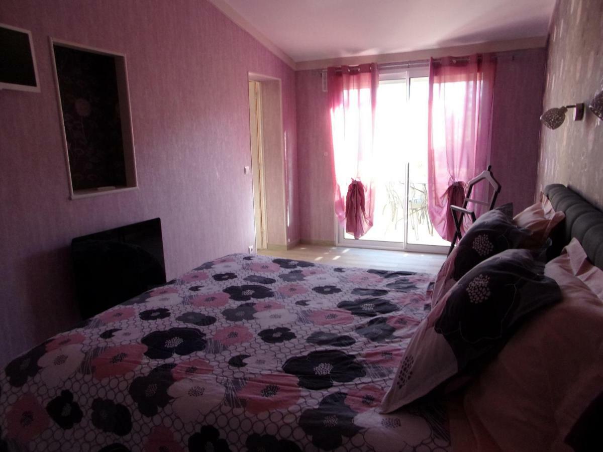 19 Rue Du Cadran Apartman Montmorillon Kültér fotó